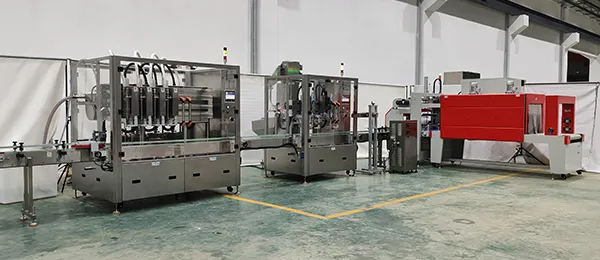 Ligne intégrée de remplissage et de suremballage rétractable chez un fabricant guatémaltèque d’huile alimentaire