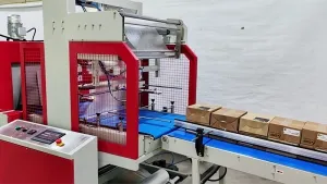 Fardeleuse automatique avec soudeuse en manchon