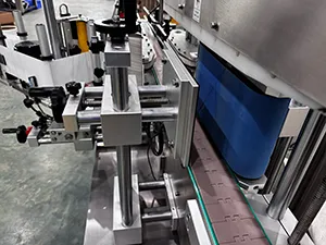 Étiqueteuse automatique recto verso