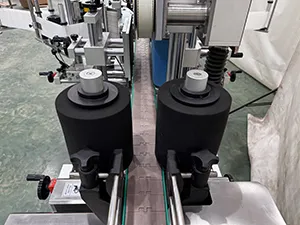 Étiqueteuse automatique recto verso