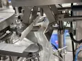 Ensacheuse rotative pour sachets préformés en granulés